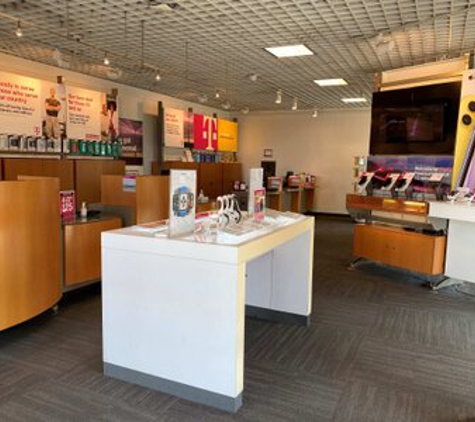 T-Mobile - Victorville, CA