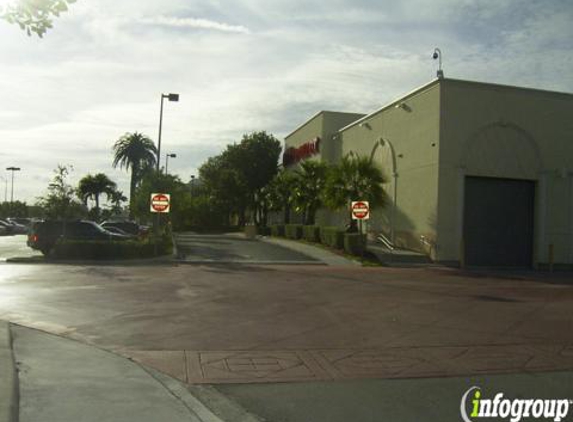 Foot Locker - North Miami Beach, FL