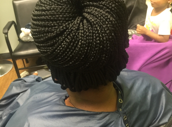 Fifi's African Hair Braiding & Weaving-Houston