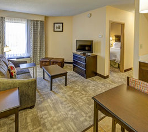 Hampton Inn & Suites Cleveland-Airport/Middleburg Heights - Middleburg Heights, OH