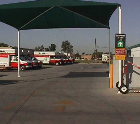 U-Haul at 32nd St & Bell - Phoenix, AZ