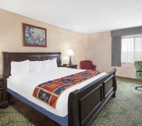 Baymont Inn & Suites - Flint, MI