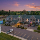 Holiday Inn Express & Suites Marquette by IHG - Hotels