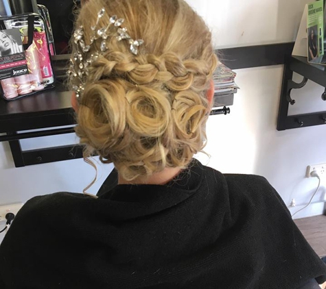 Unique Hair Design By Stacey - Drouin, VIC