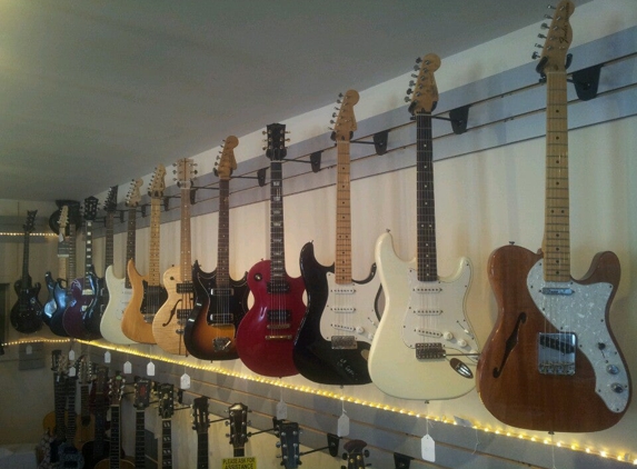 Bear Hollow Vintage Guitars - Lebanon, NH