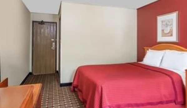 Super 8 by Wyndham Chester/Richmond Area - Chester, VA