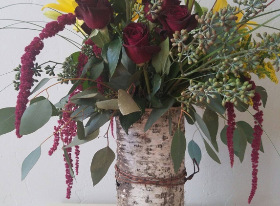 Mora's Floral Design Studio - Glenwood Springs, CO