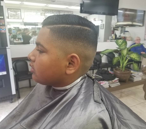 Amanda's Barber Shop #1 - Sylmar, CA. Shave combover