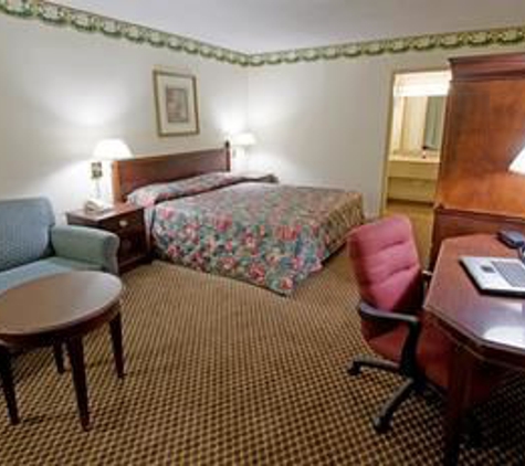 Super Inn & Suites by OYO Milledgeville - Milledgeville, GA