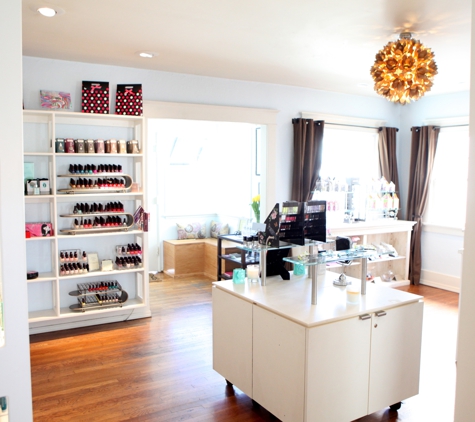 Queen Bee Salon & Spa - Culver City, CA