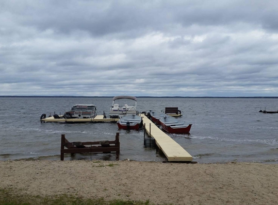 Faust's Lake Front Resort - Houghton Lake, MI