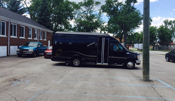 Thomas Messer Limousine Service Inc - Wyandotte, MI