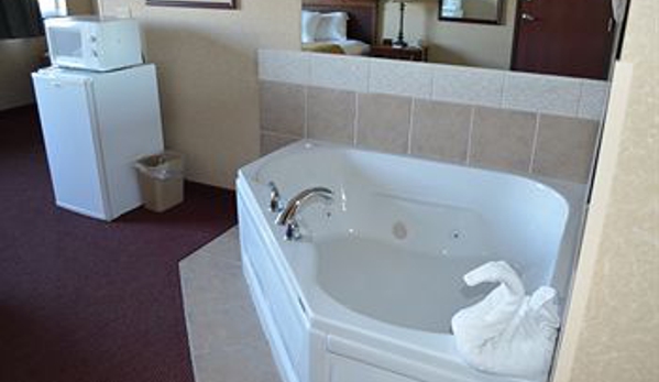 Centerstone Inn & Suites - Maquoketa, IA