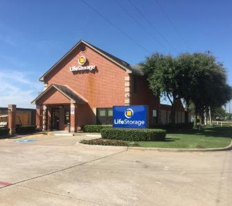 Life Storage - Duncanville, TX