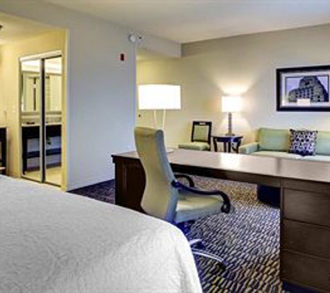 Hampton Inn & Suites Baton Rouge Downtown - Baton Rouge, LA