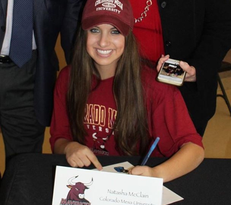 Texas Junior Golf Tour - Irving, TX. One of our TXJrGolfers, Natasha on signing day 2018.