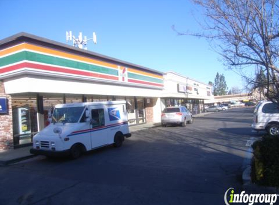 Little Siam Restaurant - Canoga Park, CA