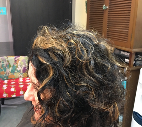 Victoria Bond “Hello Gorgous!” - Dayton, OH. After fresh Deva Cut, 3 step, highlights and Olaplex.  My curly gal looks lovely.