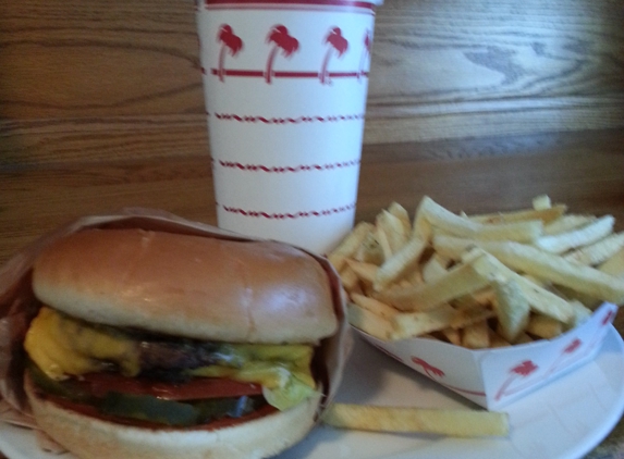 In-N-Out Burger - Newhall, CA