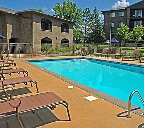 Parkway Apartments - Eden Prairie, MN