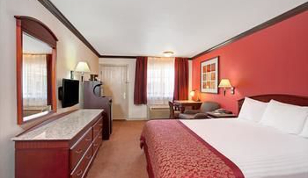 Ramada by Wyndham Pasadena - Pasadena, CA