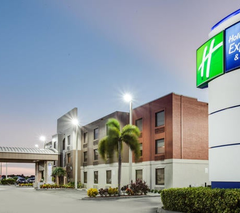 Holiday Inn Express & Suites Clewiston - Clewiston, FL