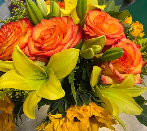 Citywide Florist NYC - New York, NY. Birthday Bouquets: Celebrate another trip around the sun with vibrant and cheerful arrangements that perfectly capture the spirit of birthda