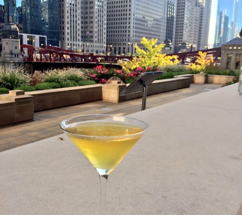 320 RiverBar - Chicago, IL