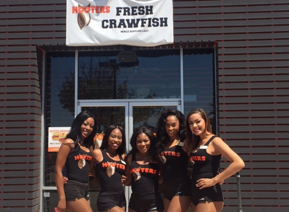 Hooters - Houston, TX