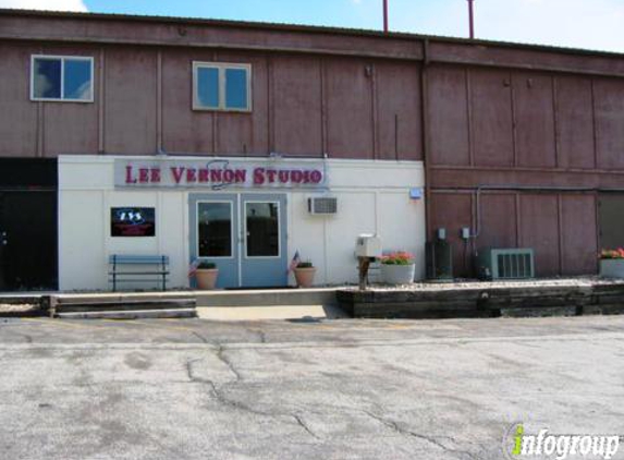 Lee Vernon Photo Studio - Omaha, NE