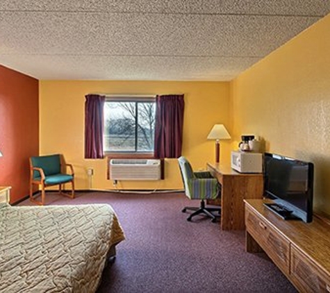 Belgium Inn & Suites - Belgium, WI