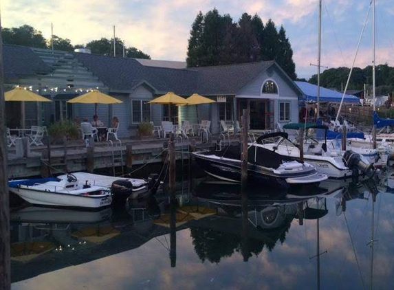 SALT Waterfront Bar & Grill - Shelter Island, NY