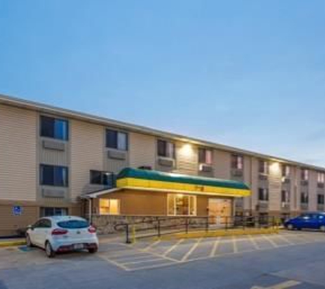 Super 8 by Wyndham Iowa City/Coralville - Coralville, IA