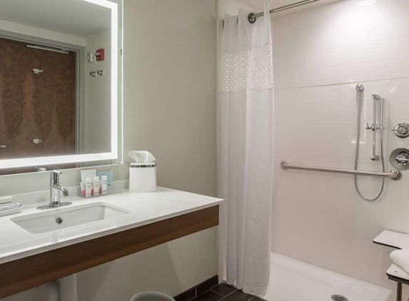 Hampton Inn & Suites Knoxville Papermill Drive - Knoxville, TN