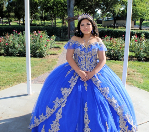 Joseph Zahnle Photography - Caldwell, ID. Quince posing in gazebo