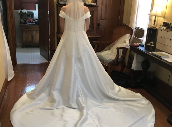 Lorrie's Alterations and More - Collingswood, NJ