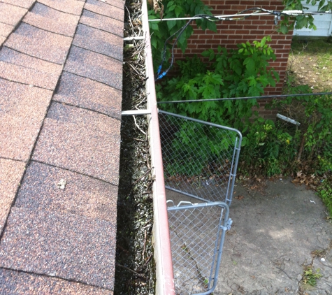 Henderson's Gutter Cleaning Service - Southfield, MI