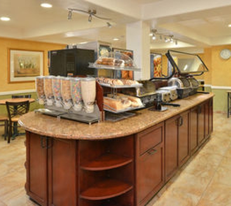 Best Western Plus Raffles Inn & Suites - Anaheim, CA