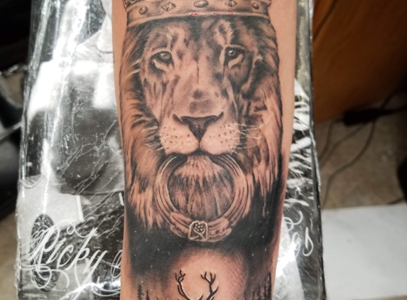 Twizted Needle Tattoo - Cheyenne, WY. @rickyravagetattoos on IG