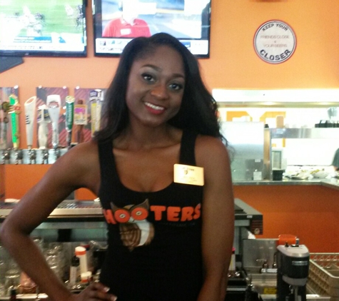 Hooters - Savannah, GA