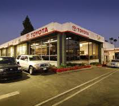 Toyota of Hollywood - Los Angeles, CA