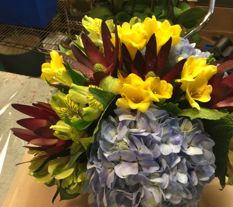 Citywide Florist NYC - New York, NY. Citywide Florist Today:
We invite you to visit our charming flower shop and experience the enchanting world of flowers. Our friendly staff