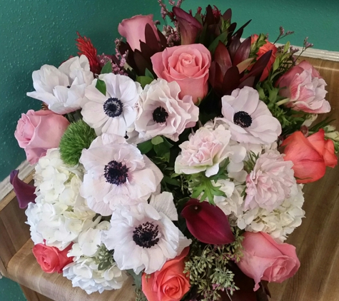 Passion Flowers - Katy, TX. #katyflorist #floristinkatytx #houstonflorist #flowersinkaty #passionflowersbyholly #passionflowers #bestfloristinkaty #anemone #hydrangea