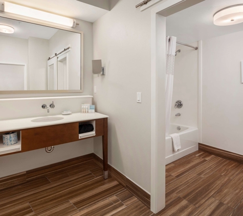 Hampton Inn & Suites Seattle-North/Lynnwood - Lynnwood, WA