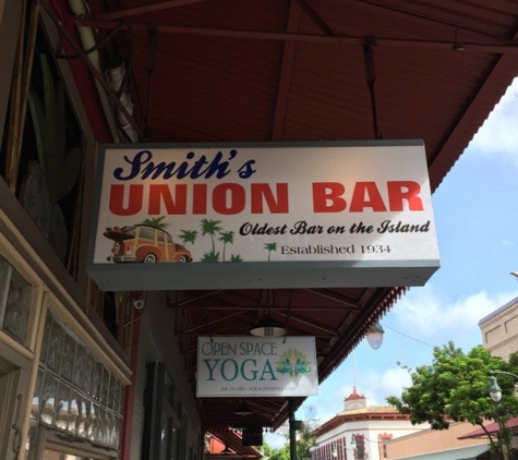 Smith's Union Bar - Honolulu, HI