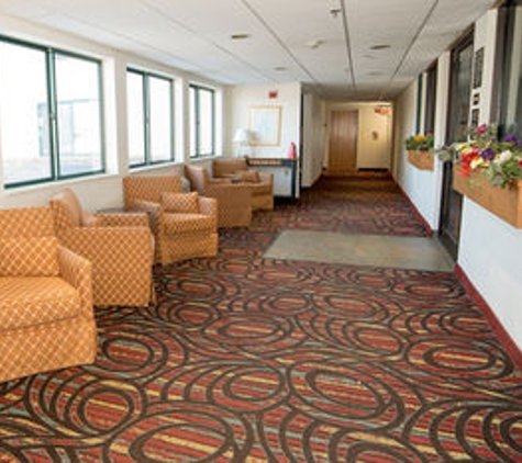 HomeTown Inn & Suites - Belle Plaine, MN