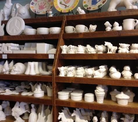 Paintin' Pottery & Bead It - De Pere, WI