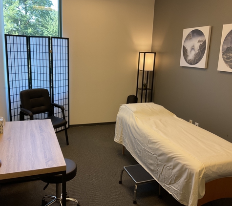 Dr. Newton Lee, DOM, LAc - Leesburg, VA. Traditional private acupuncture sessions