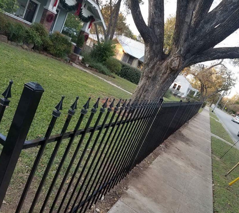 Barnes Fence - Bastrop, TX. Let's talk options����512 303 7090