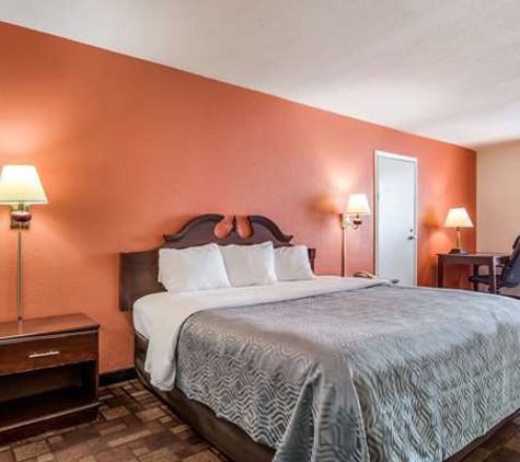 Econo Lodge - Chambersburg, PA